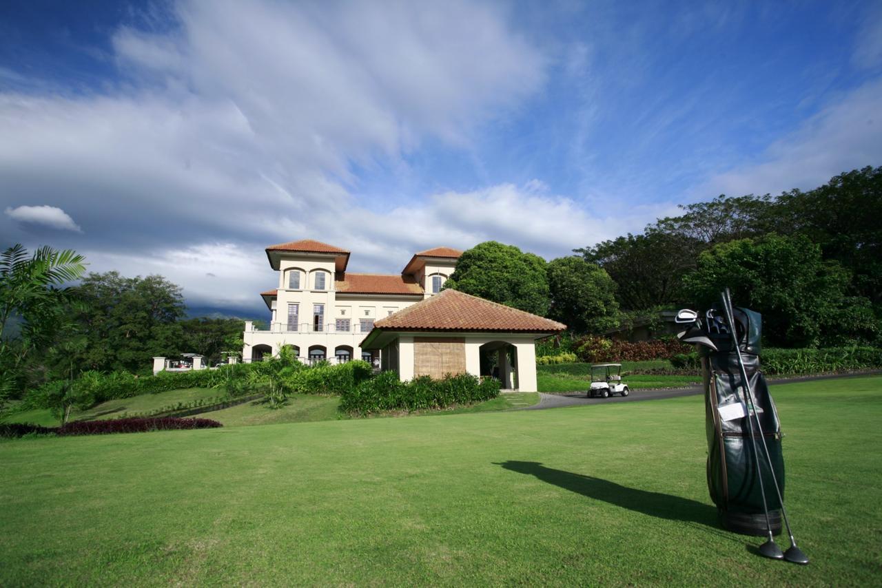 Finna Golf & Country Club Prigen Экстерьер фото