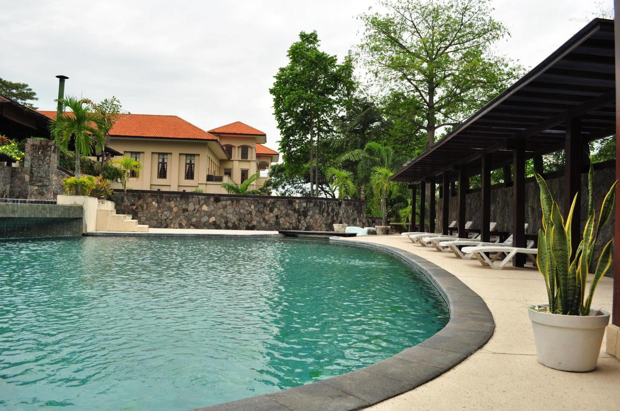 Finna Golf & Country Club Prigen Экстерьер фото