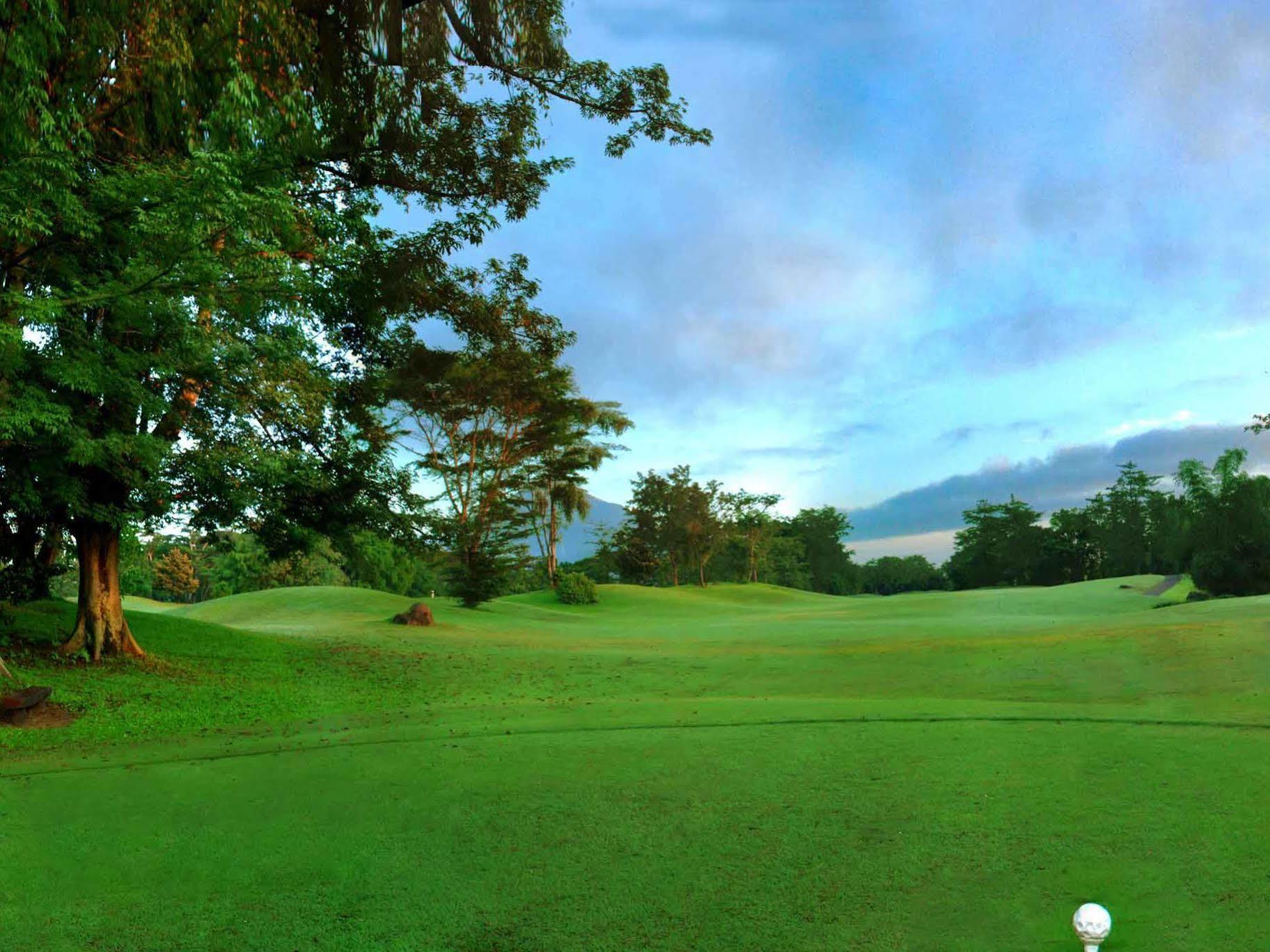 Finna Golf & Country Club Prigen Экстерьер фото